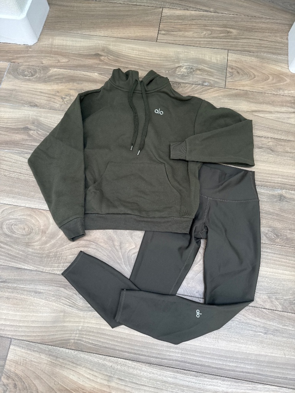 Alo Hoodie & Leggings set!